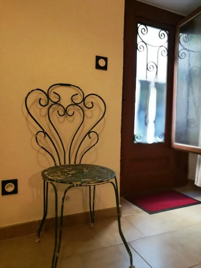 Apartment Comme Un Petit Gite Au Coeur Du Vieux Village Eyragues