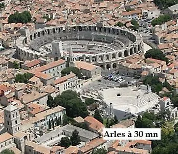 Apartment Comme Un Petit Gite Au Coeur Du Vieux Village Eyragues